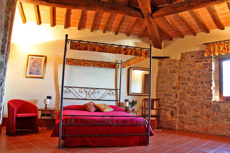 Podere Casarotta: camere spaziose, alcune delle quali con letto a baldacchino